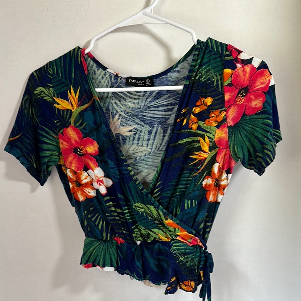 Popular basics faux wrap crop top size small tropical